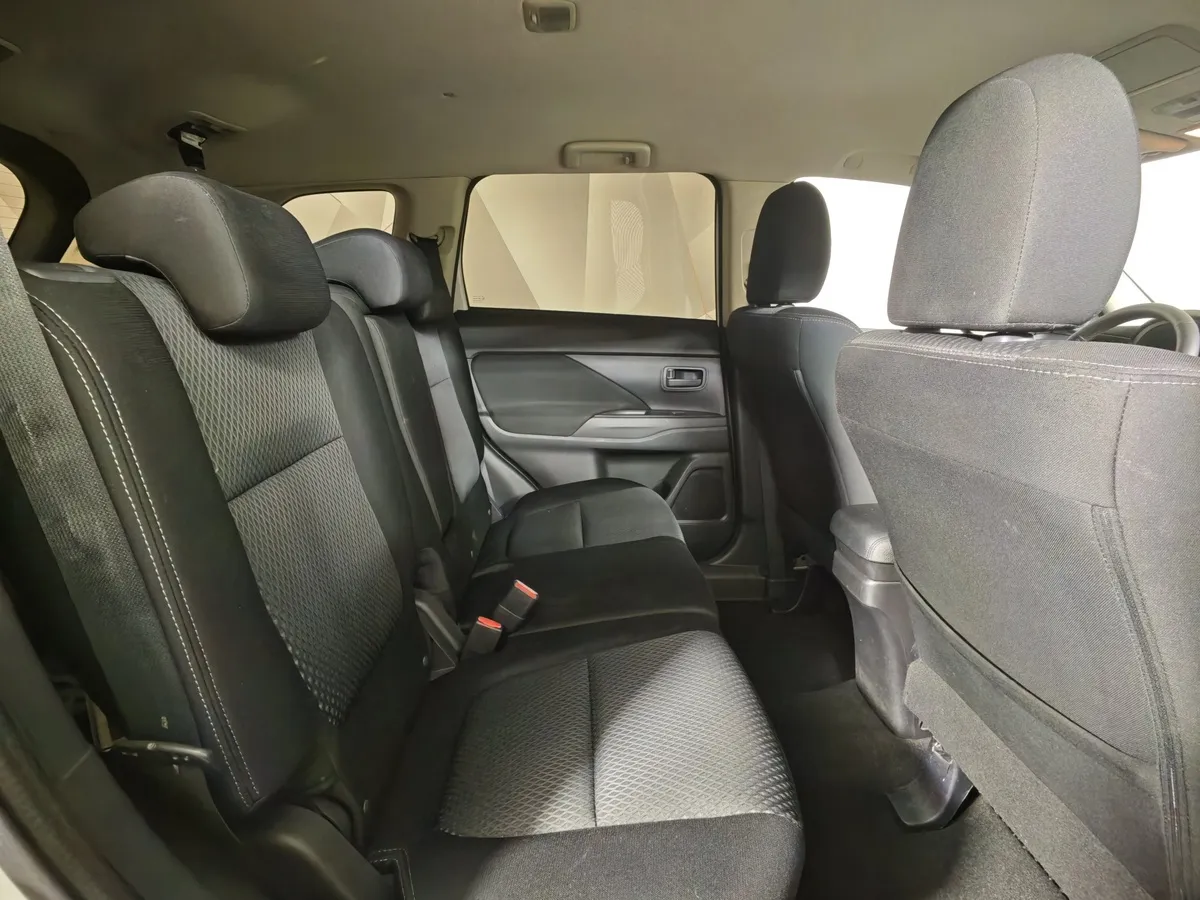 Mitsubishi Outlander 2.0 CVT (146 л.с.) Invite Белый в АВИЛОН. Слайд №16