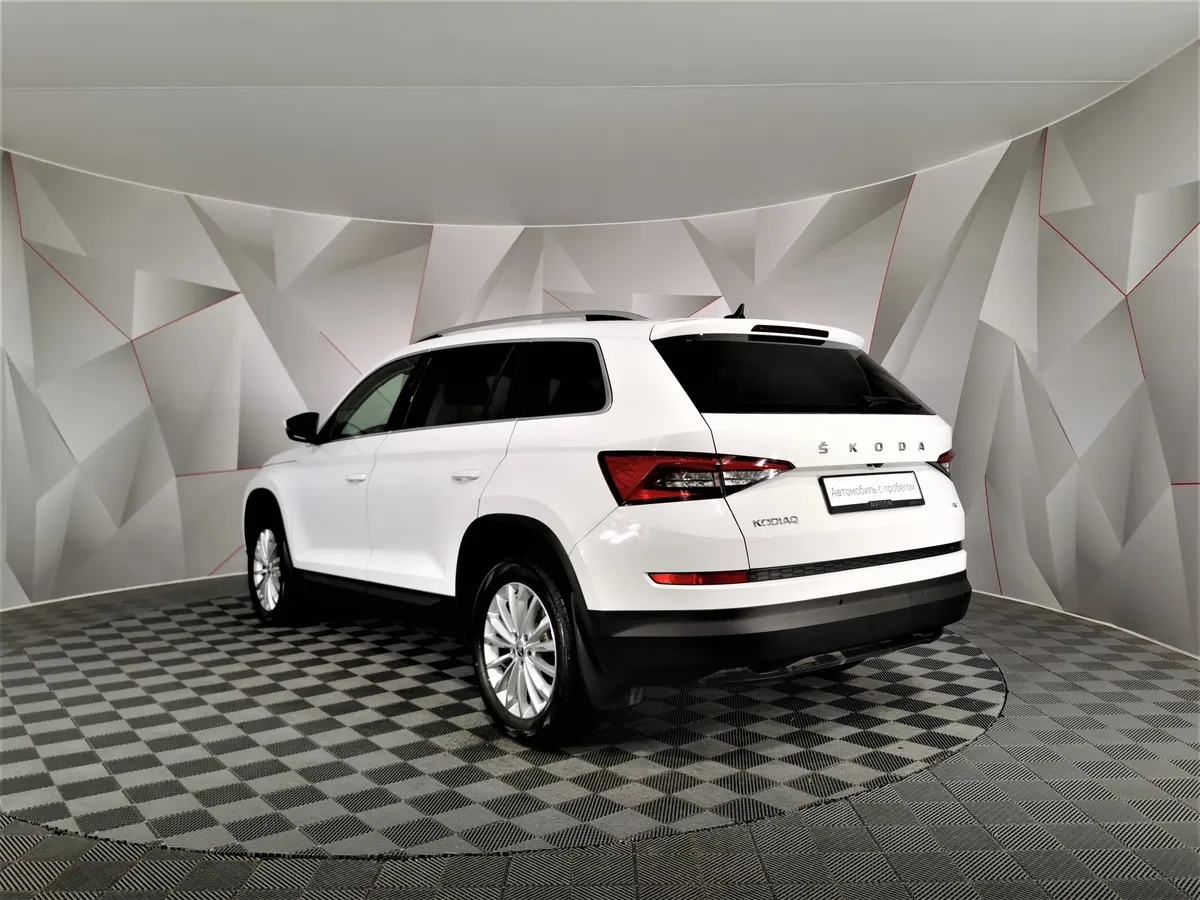 Skoda Kodiaq 2.0 TSI DSG 4X4 (180 л.с.) Белый в АВИЛОН. Слайд №4