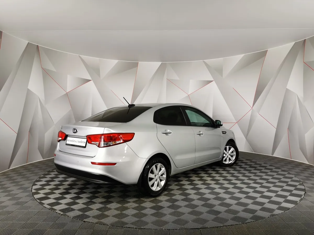 Kia Rio 1.6 AT (123 л.с.) Серебристый в АВИЛОН. Слайд №2