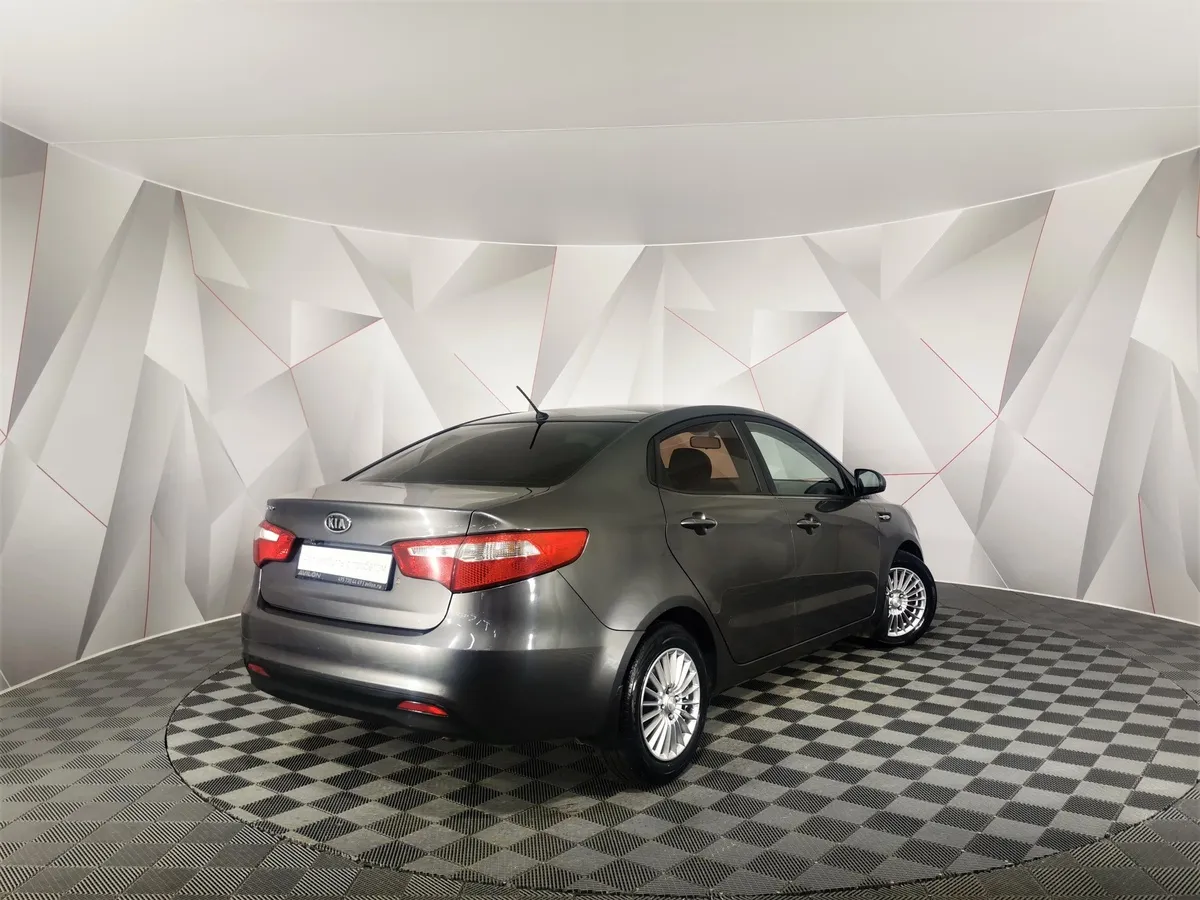 Kia Rio 1.4 AT (107 л.с.) Серый в АВИЛОН. Слайд №2