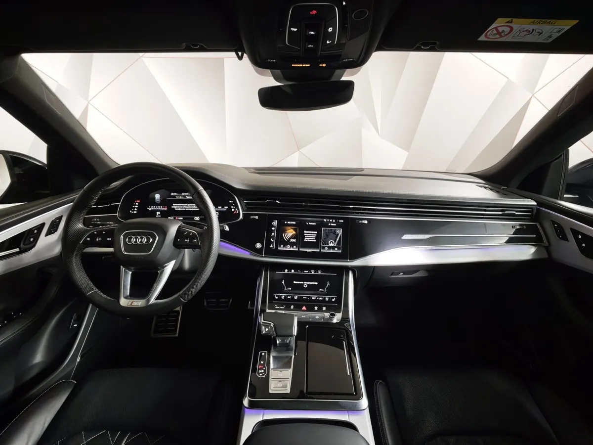 Audi Q8 55 TFSI Tiptronic quattro (340 л.с.) Серый в АВИЛОН. Слайд №13