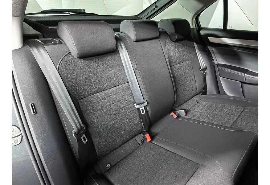 Skoda Rapid 1.6 AT (110 л.с.) Серебристый в АВИЛОН. Слайд №17