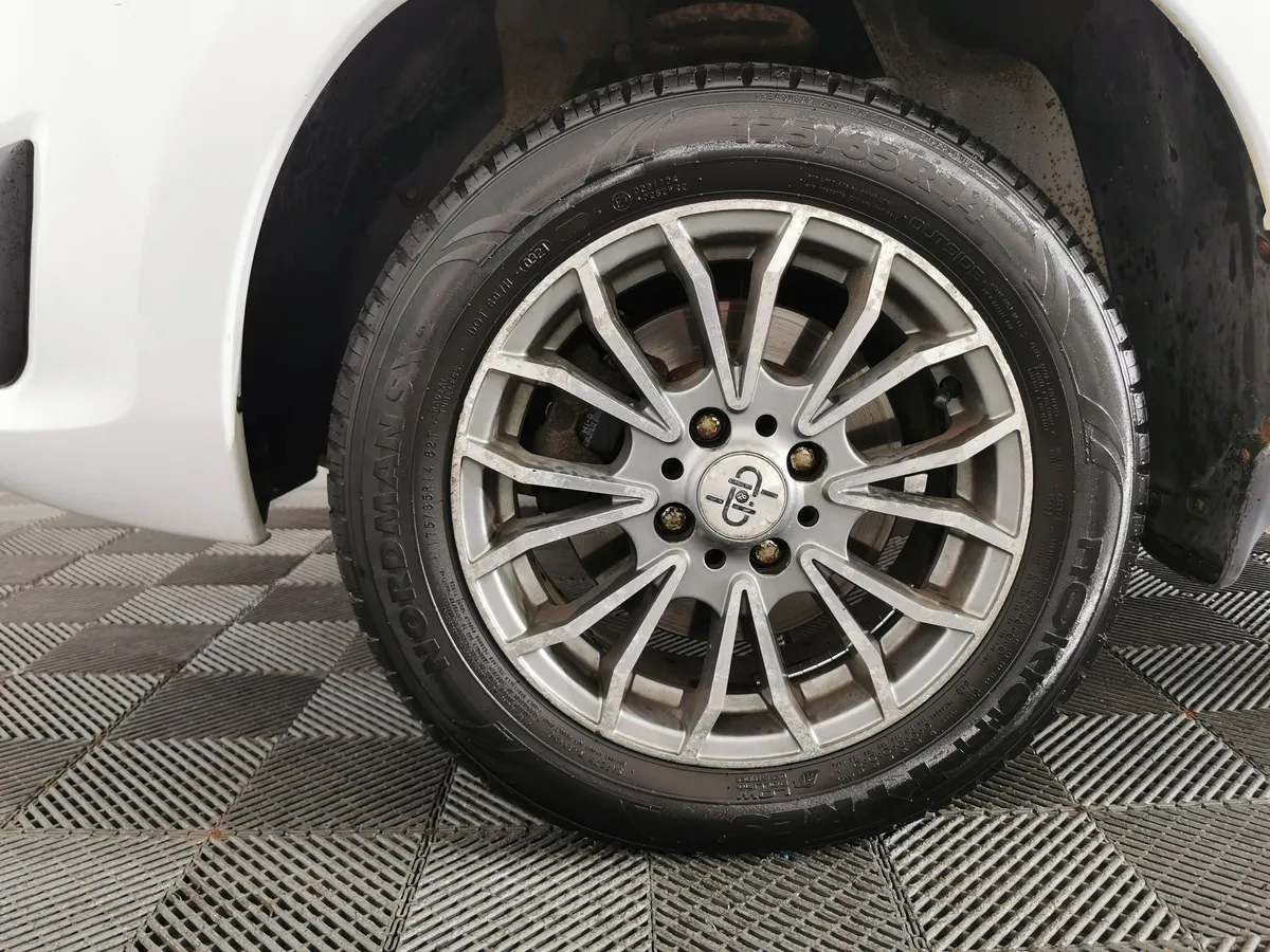 ВАЗ (Lada) Kalina 1.6 MT 8кл (87 л.с.) Белый в АВИЛОН. Слайд №9
