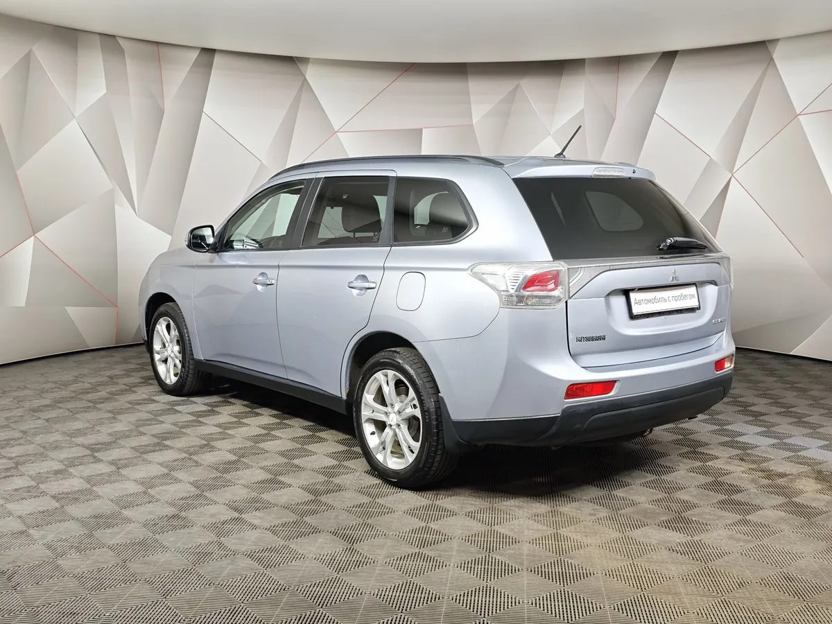 Mitsubishi Outlander 2.4 MIVEC CVT 4WD (167 л.с.) Instyle Серебристый в АВИЛОН. Слайд №4