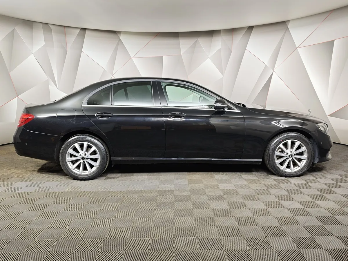 Mercedes-Benz E-Класс E 200 4MATIC 9G-TRONIC (184 л.с.) Premium Черный в АВИЛОН. Слайд №6
