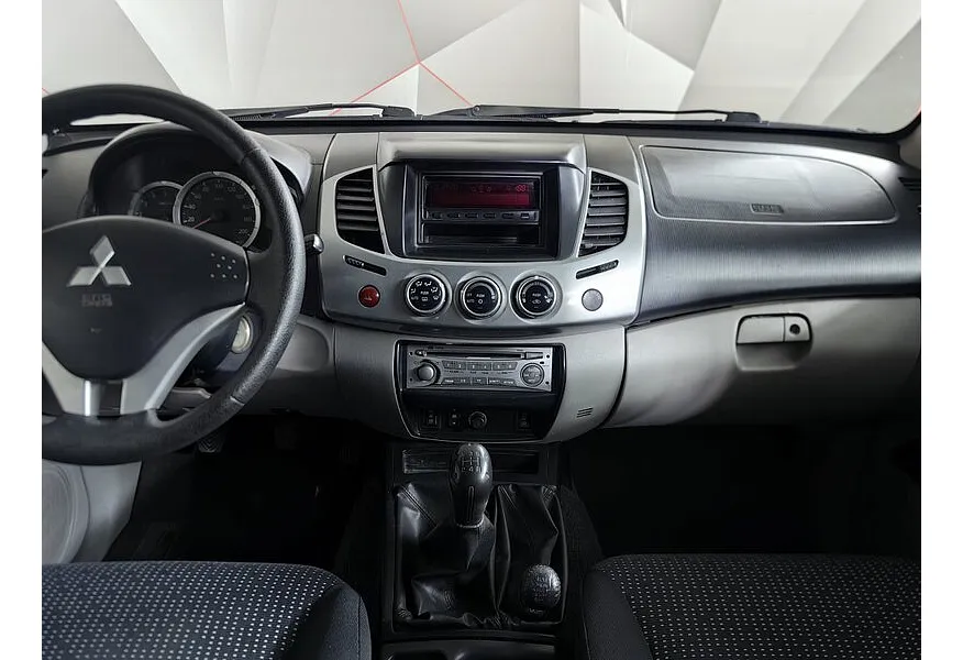 Mitsubishi L200 2.5 DI-D MT 4WD (136 л.с.) Серебристый в АВИЛОН. Слайд №12