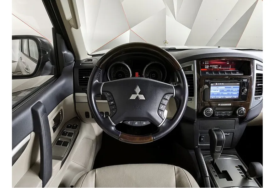 Mitsubishi Pajero 3.8 AT (250 л.с.) Белый в АВИЛОН. Слайд №19