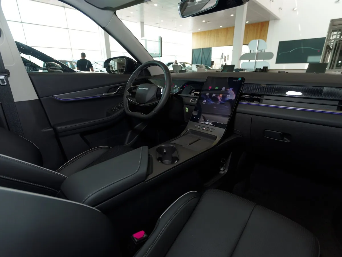 JELAND J6 1.6T DCT 4WD (150 л.с.) Престиж Белый в АВИЛОН. Слайд №14