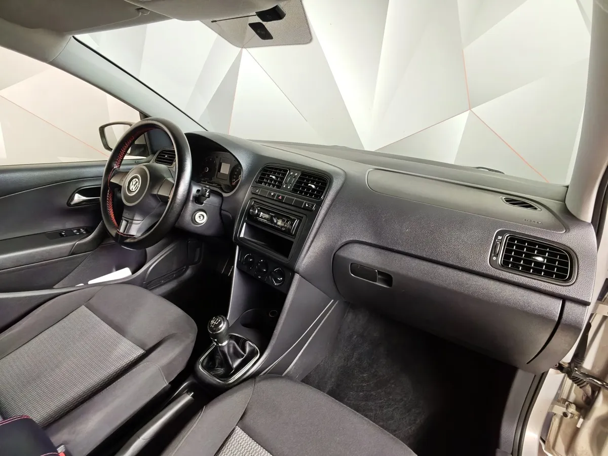 Volkswagen Polo 1.6 MT (105 л.с.) Comfortline Серебристый в АВИЛОН. Слайд №11