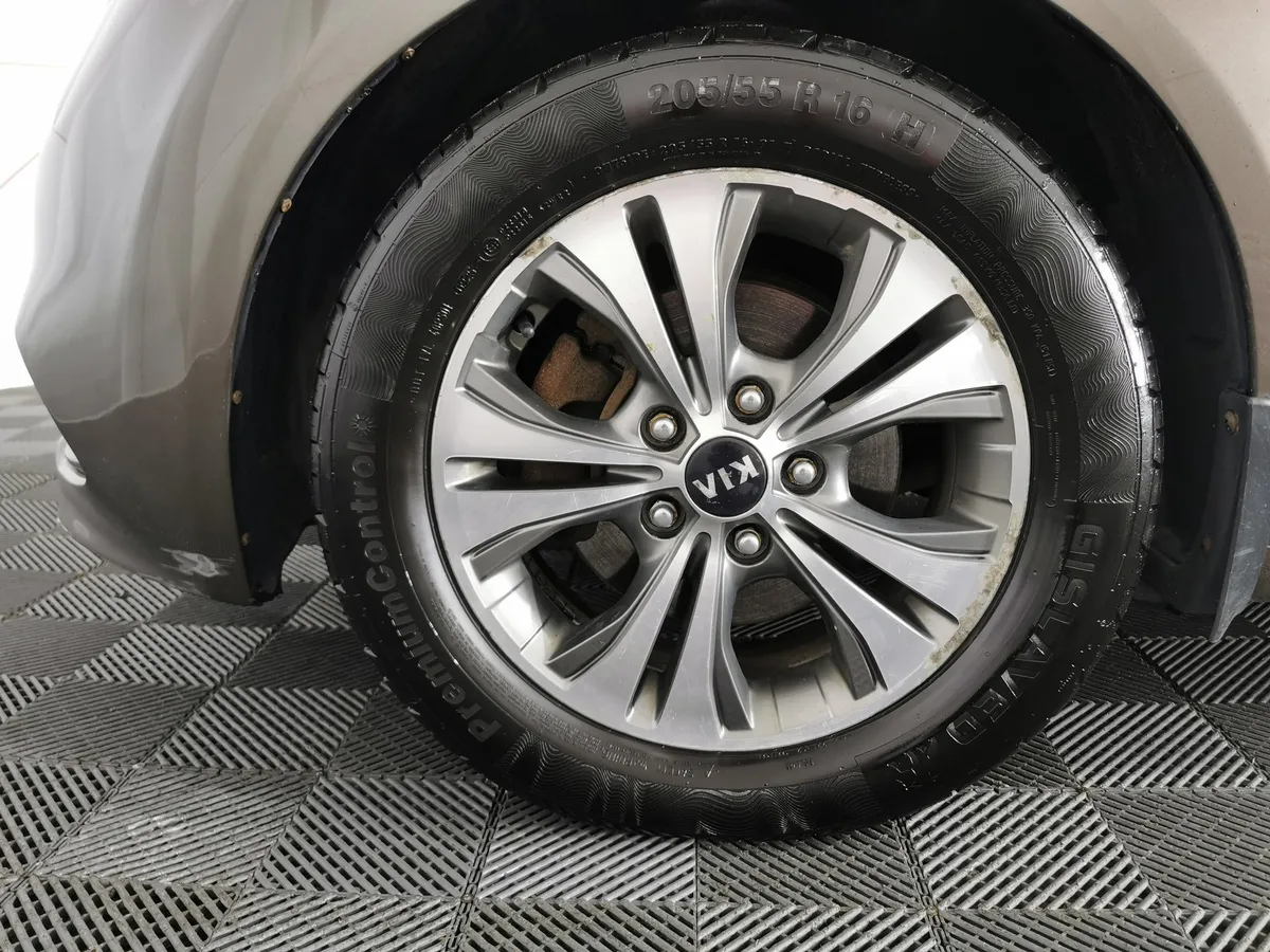 Kia Venga 1.6 AT (125 л.с.) Коричневый в АВИЛОН. Слайд №9