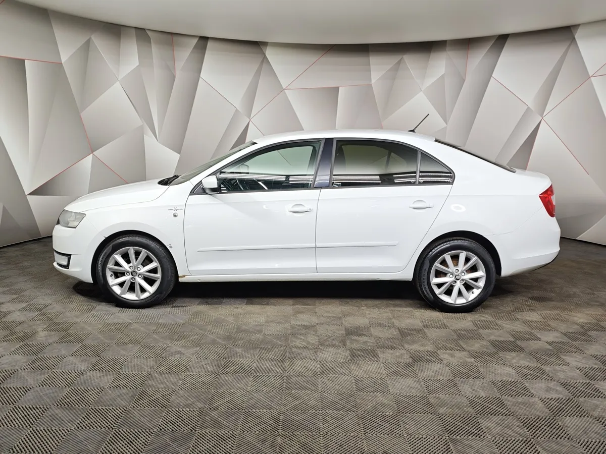 Skoda Rapid 1.6 MT (90 л.с.) Белый в АВИЛОН. Слайд №5