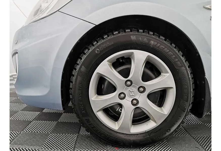 Hyundai Solaris 1.6 MT (123 л.с.) Active Голубой в АВИЛОН. Слайд №9