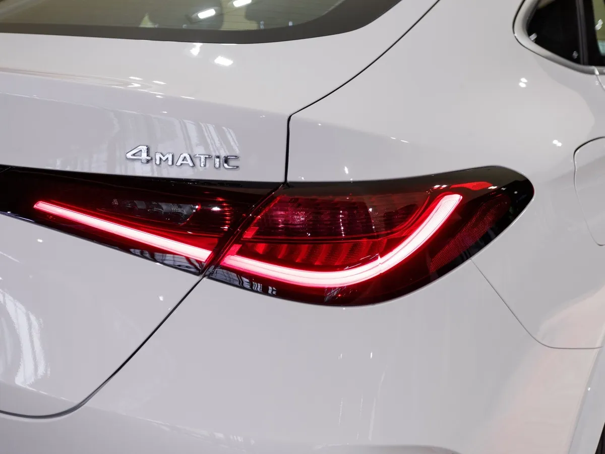 Mercedes-Benz GLC Купе 300 9G-TRONIC 4MATIC (272 л.с.) Белый в АВИЛОН. Слайд №16