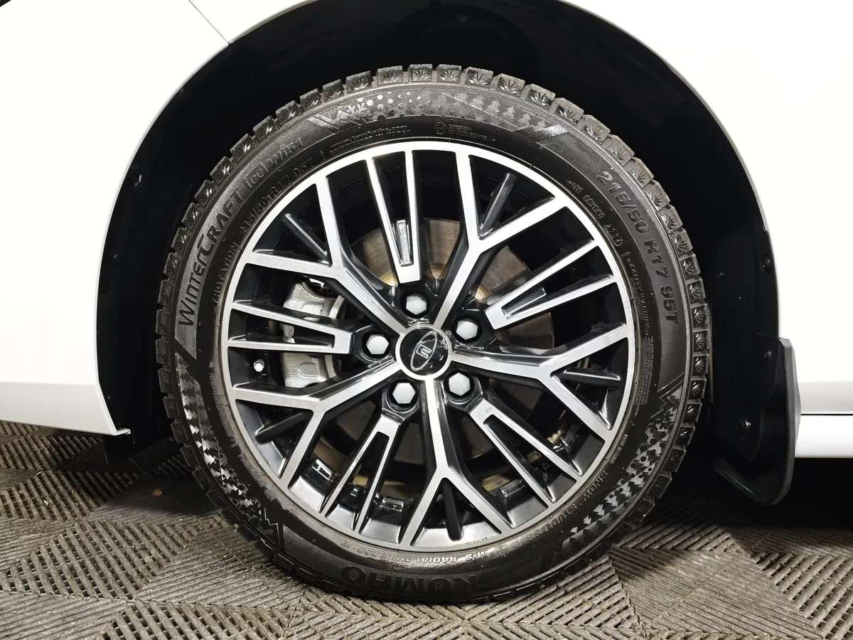 Москвич 6 1.5T CVT 2WD (136 л.с.) Comfort Белый в АВИЛОН. Слайд №9