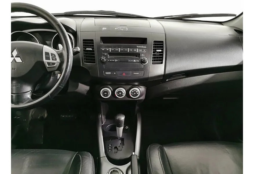 Mitsubishi Outlander 3.0 AT 4WD (220 л.с.) XL Черный в АВИЛОН. Слайд №15