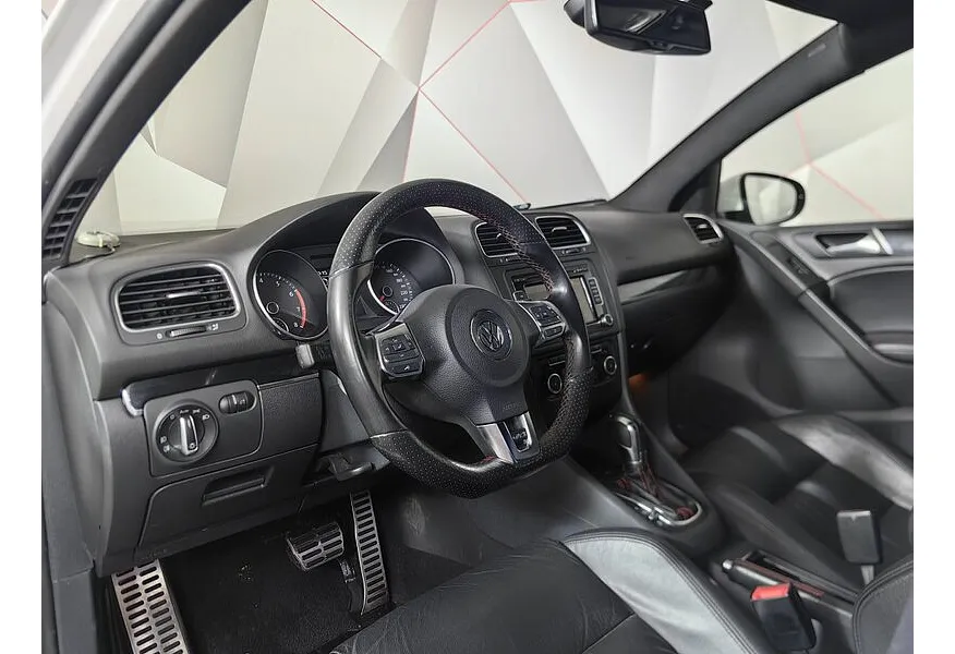 Volkswagen Golf 2.0 TSI DSG (210 л.с.) GTI Белый в АВИЛОН. Слайд №19 Volkswagen Golf 2.0 TSI DSG (210 л.с.) GTI Белый в АВИЛОН. Слайд №19