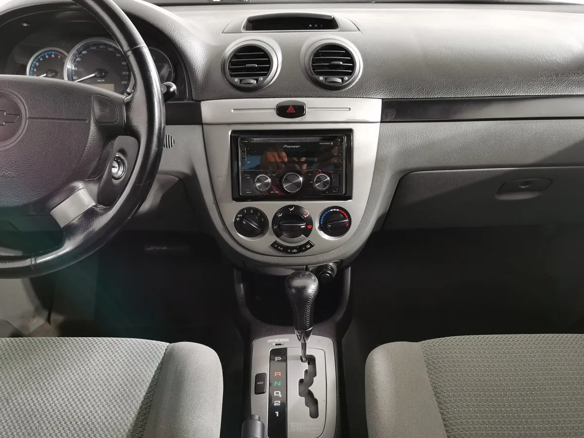 Chevrolet Lacetti 1.6 MT (109 л.с.) Platinum Красный в АВИЛОН. Слайд №14