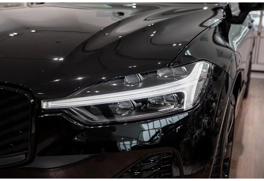 Volvo XC60 2.0 B5 8AT AWD (250 л.с.) Ultra Черный в АВИЛОН. Слайд №16