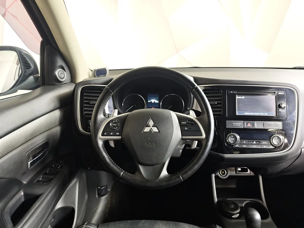 Mitsubishi Outlander 2.4 CVT 4WD (167 л.с.) Черный в АВИЛОН. Слайд №18