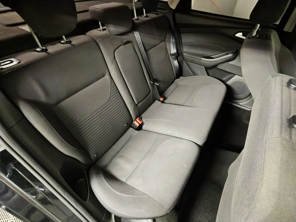 Ford Focus 1.5 EcoBoost AT (150 л.с.) Titanium Черный в АВИЛОН. Слайд №17
