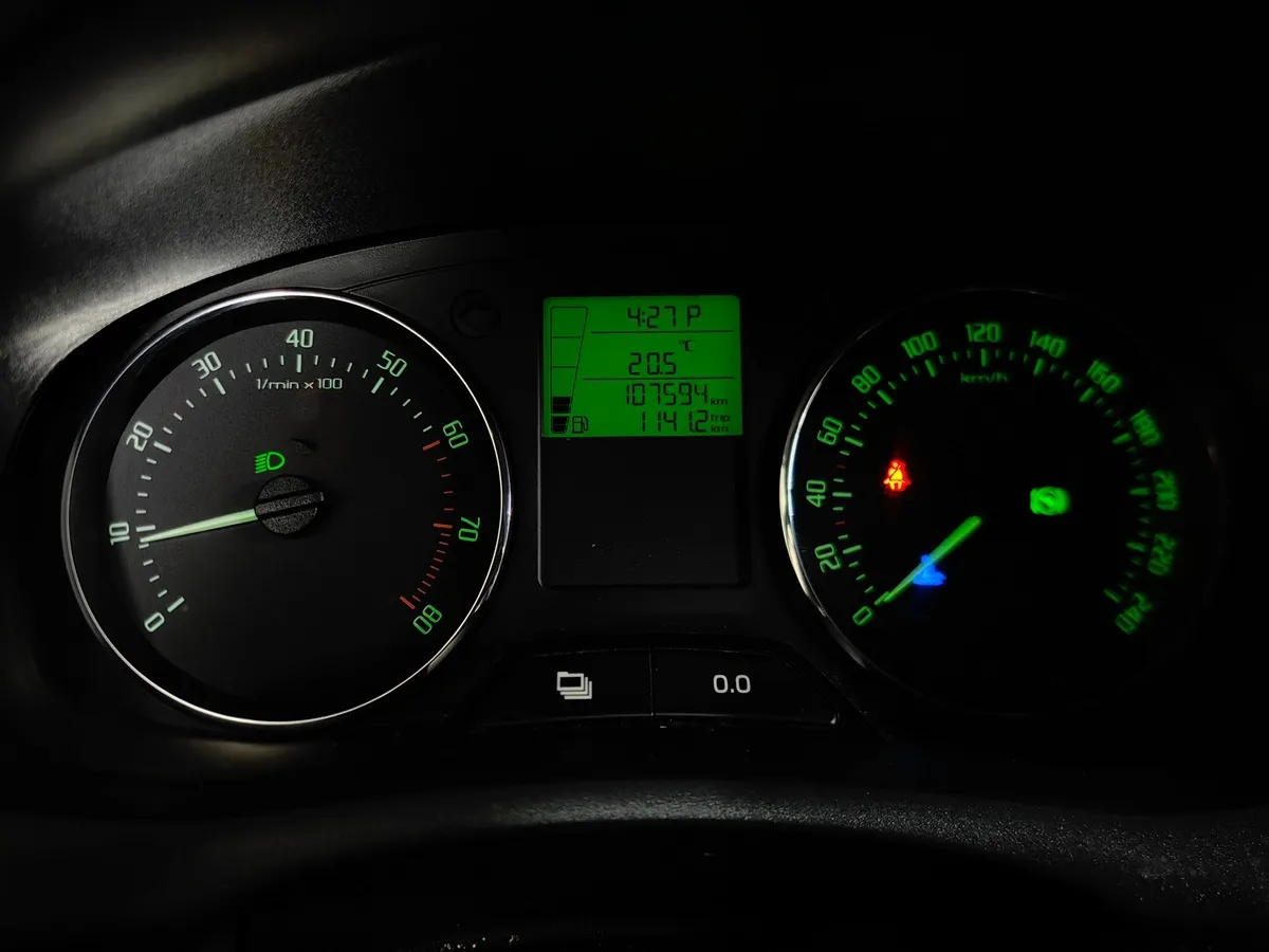 Skoda Fabia 1.6 AT (105 л.с.) Серебристый в АВИЛОН. Слайд №17