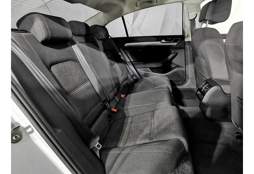 Volkswagen Passat 1.8 TSI BlueMotion DSG (180 л.с.) Highline Белый в АВИЛОН. Слайд №9