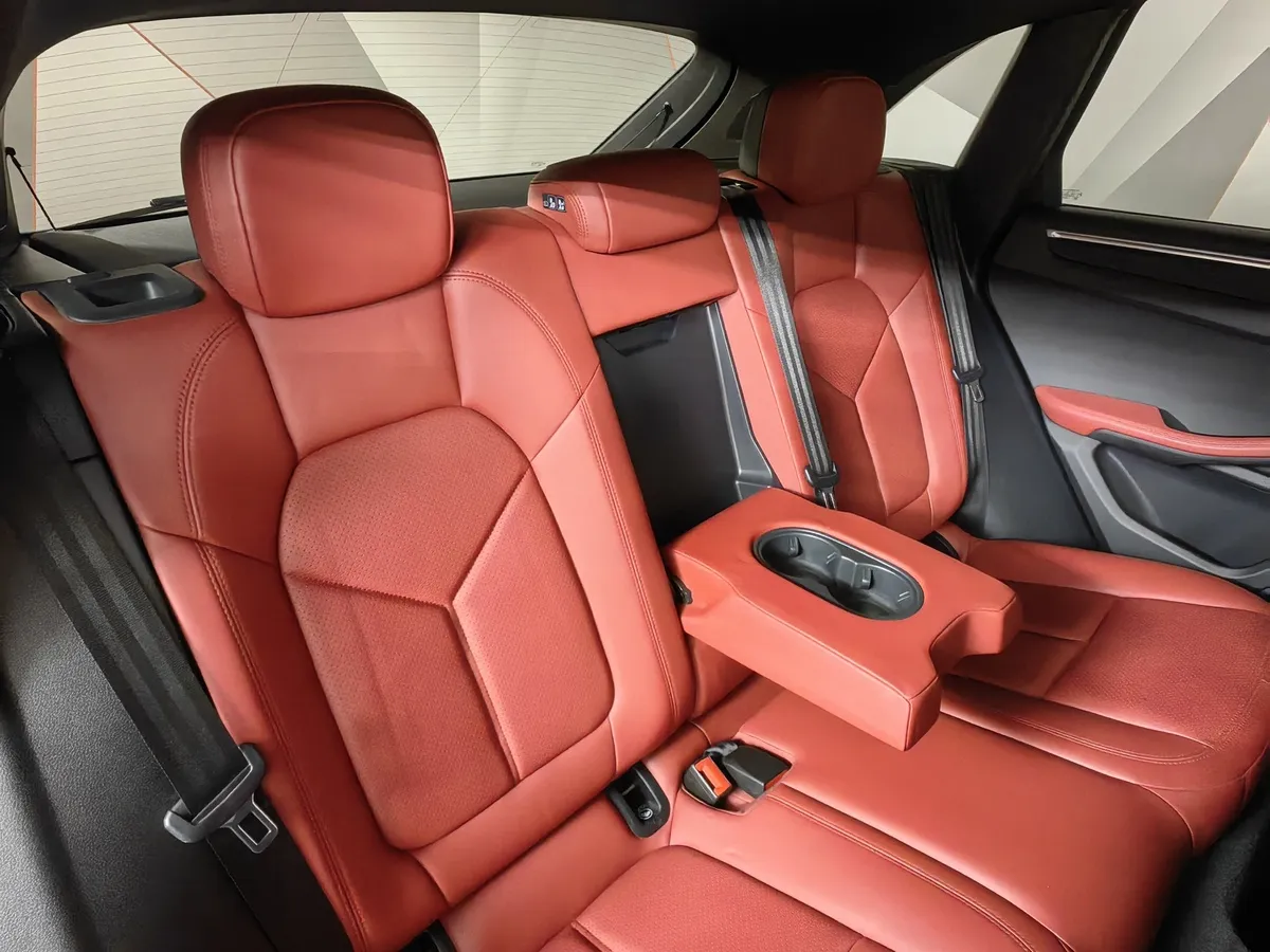 Porsche Macan 2.0 TFSI AMT 4WD (265 л.с.) R4 Красный в АВИЛОН. Слайд №17