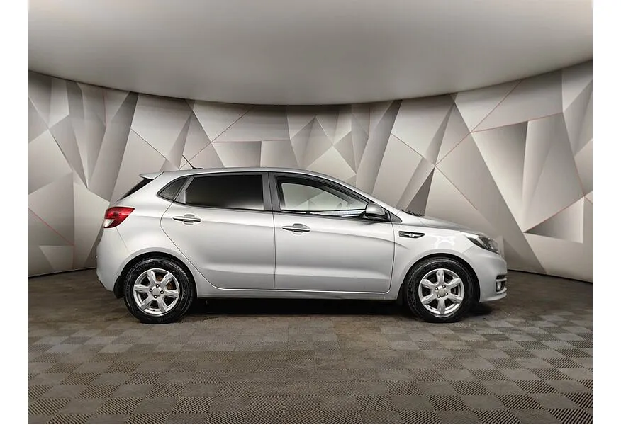 Kia Rio 1.6 AT (123 л.с.) Luxe Серебристый в АВИЛОН. Слайд №6