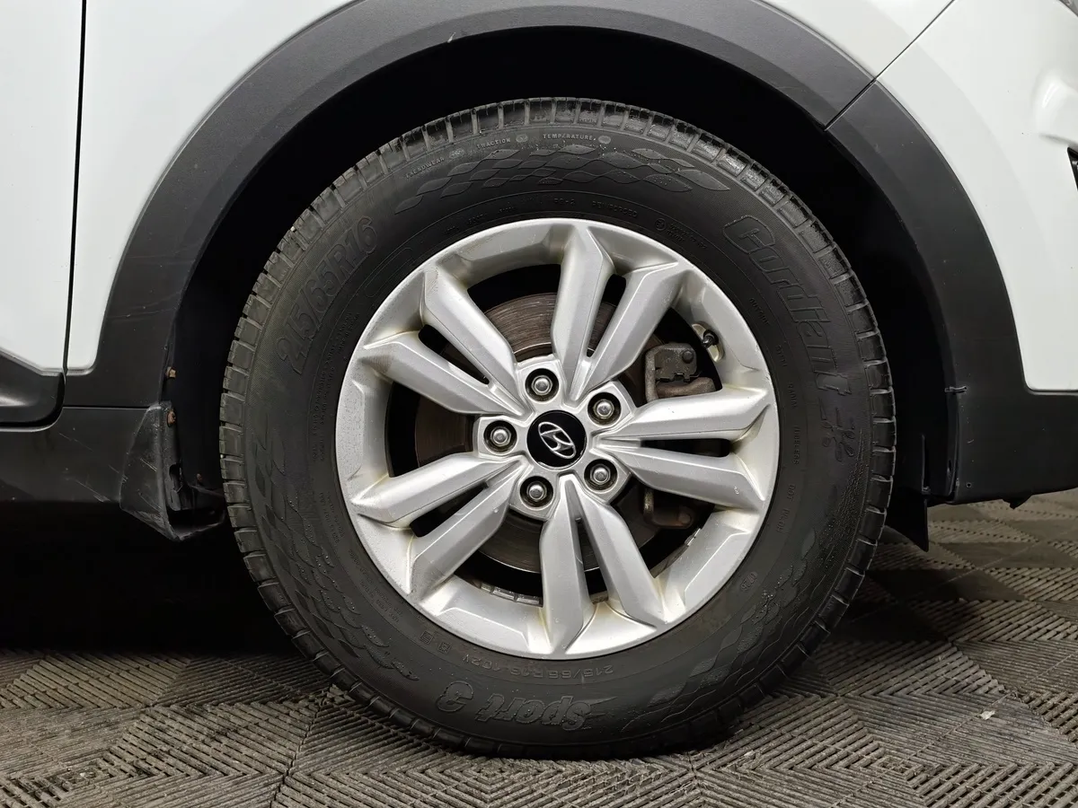 Hyundai Creta 2.0 AT AWD (149 л.с.) Travel + Advanced + Style Белый в АВИЛОН. Слайд №9