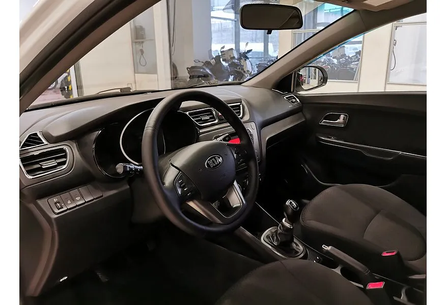 Kia Rio 1.6 AT (123 л.с.) Белый в АВИЛОН. Слайд №16