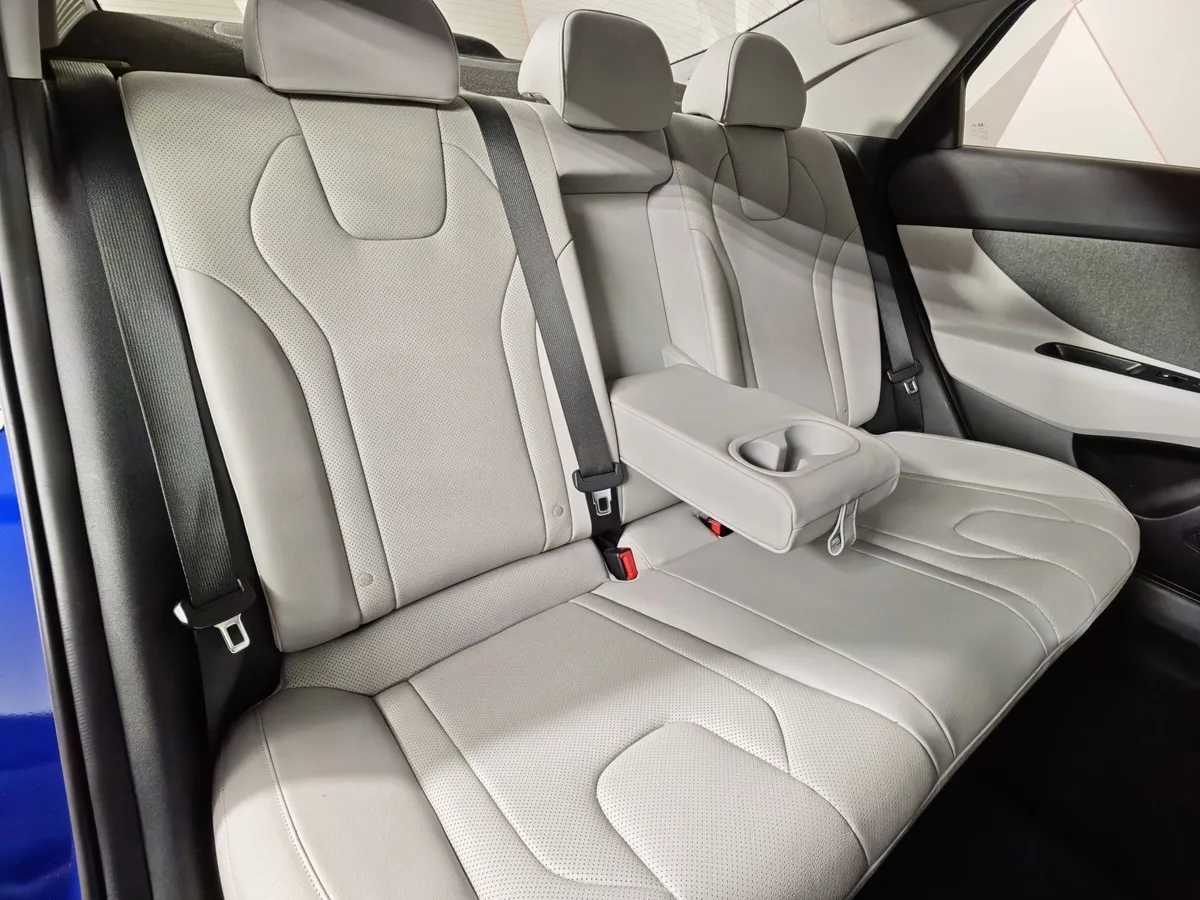 Hyundai Elantra 1.6 AT (128 л.с.) Prestige Синий в АВИЛОН. Слайд №17