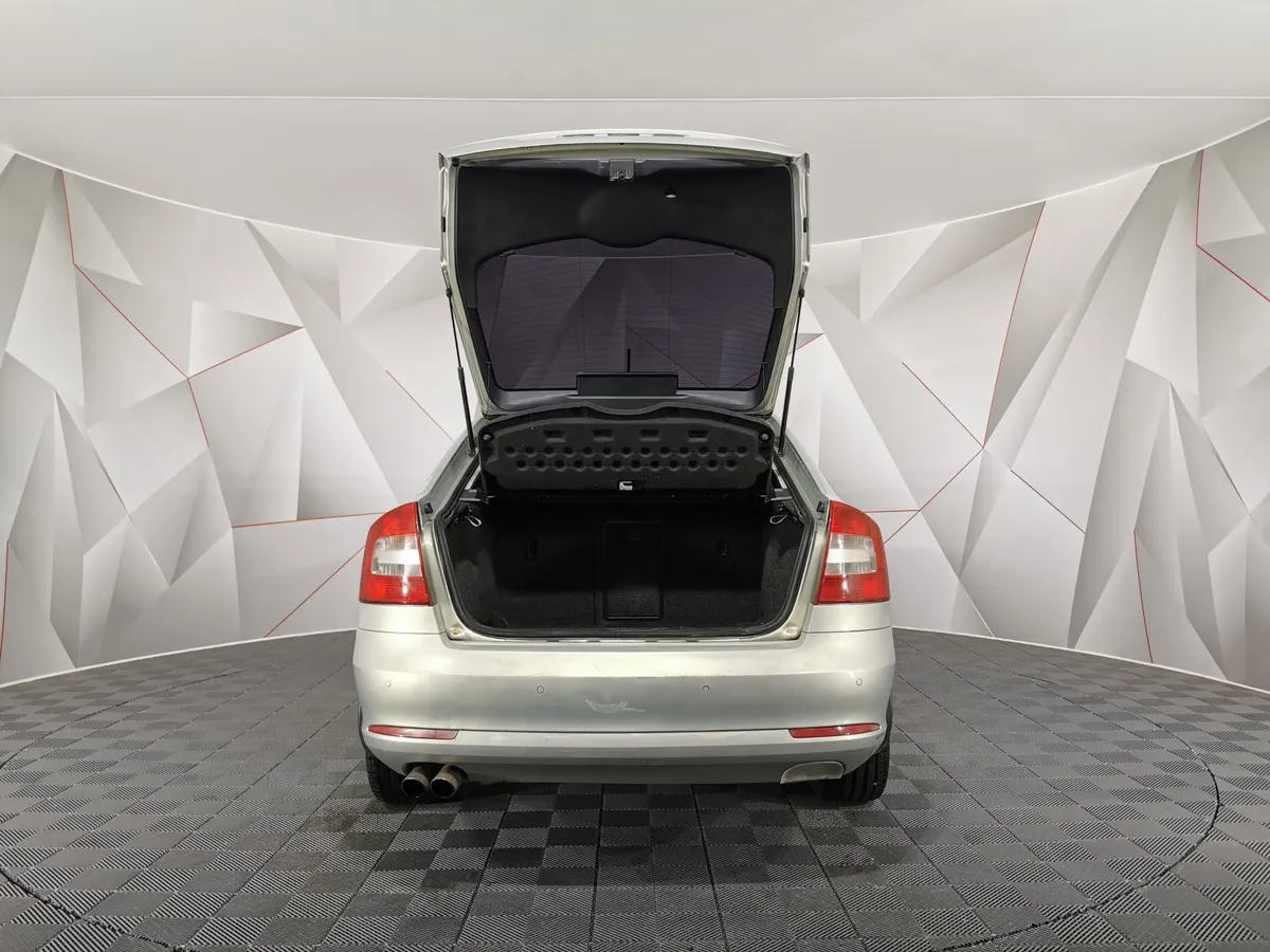 Skoda Octavia 1.8 TSI MT (152 л.с.) Ambition (CKD) Серебристый в АВИЛОН. Слайд №10