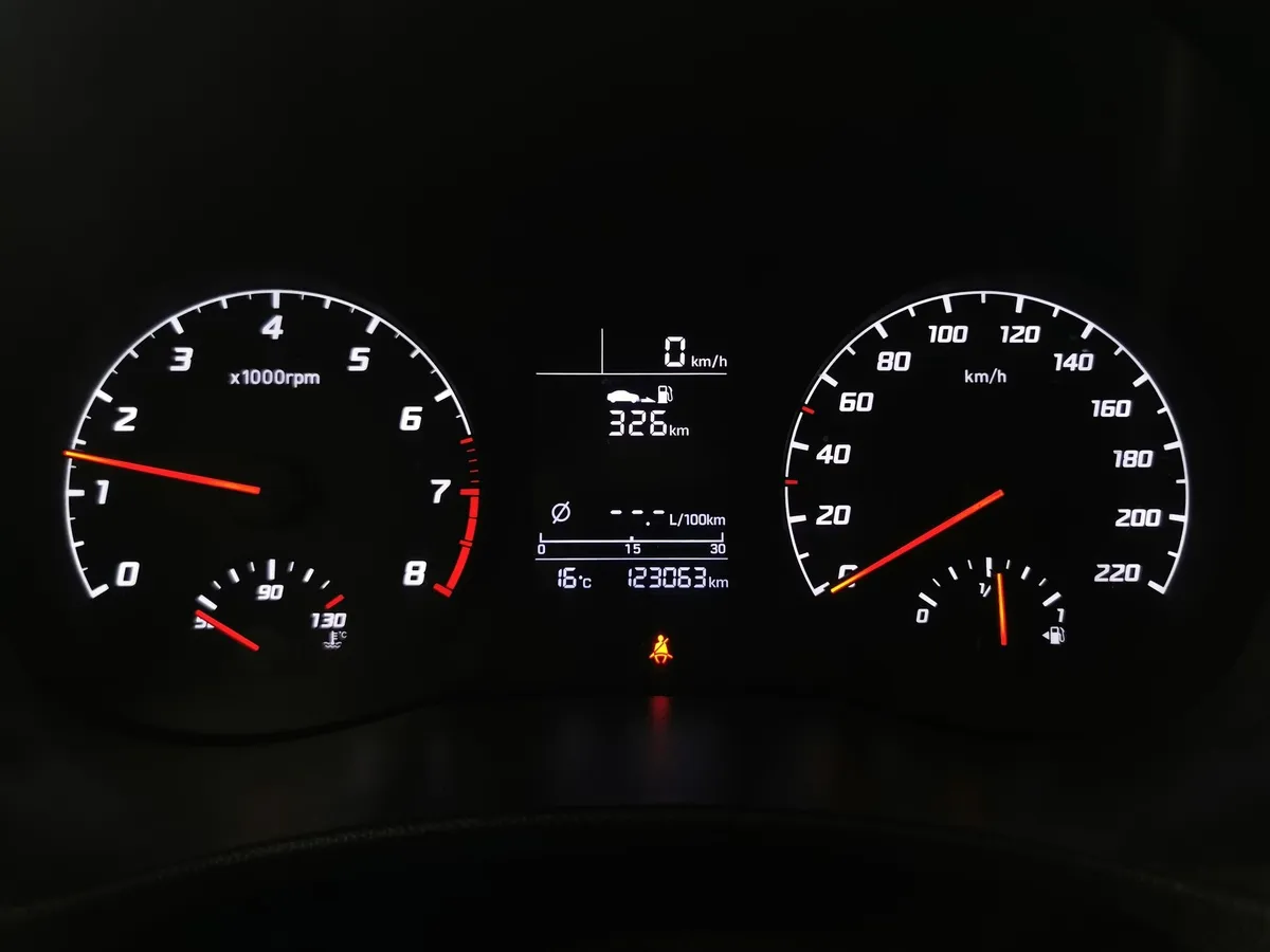 Hyundai Solaris 1.6 MT (123 л.с.) Comfort Белый в АВИЛОН. Слайд №17