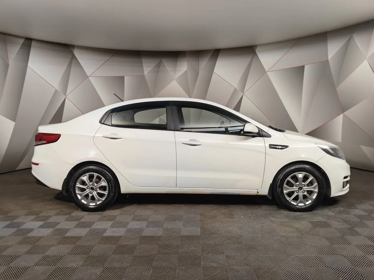 Kia Rio 1.6 AT (123 л.с.) Белый в АВИЛОН. Слайд №6