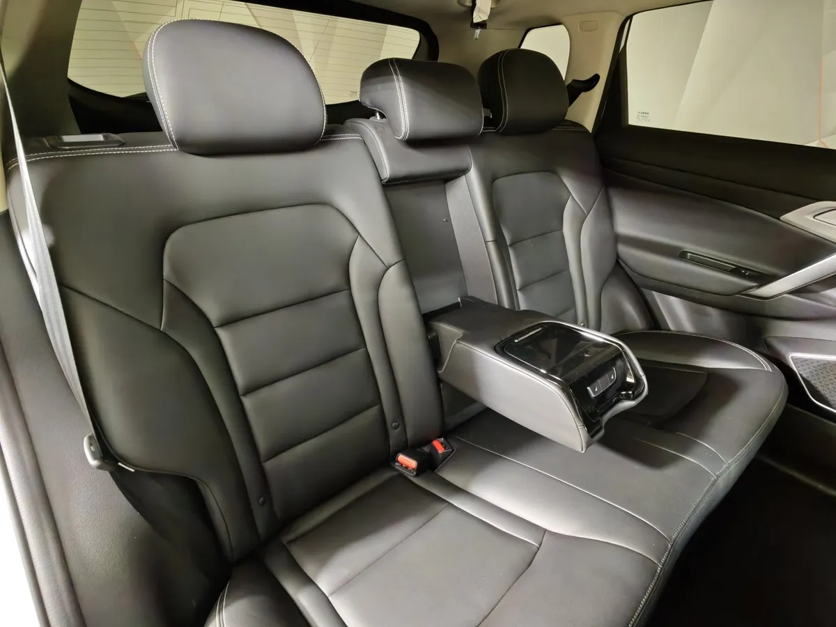 Geely Atlas 2.4 AT AWD (148 л.с.) Standard Белый в АВИЛОН. Слайд №17