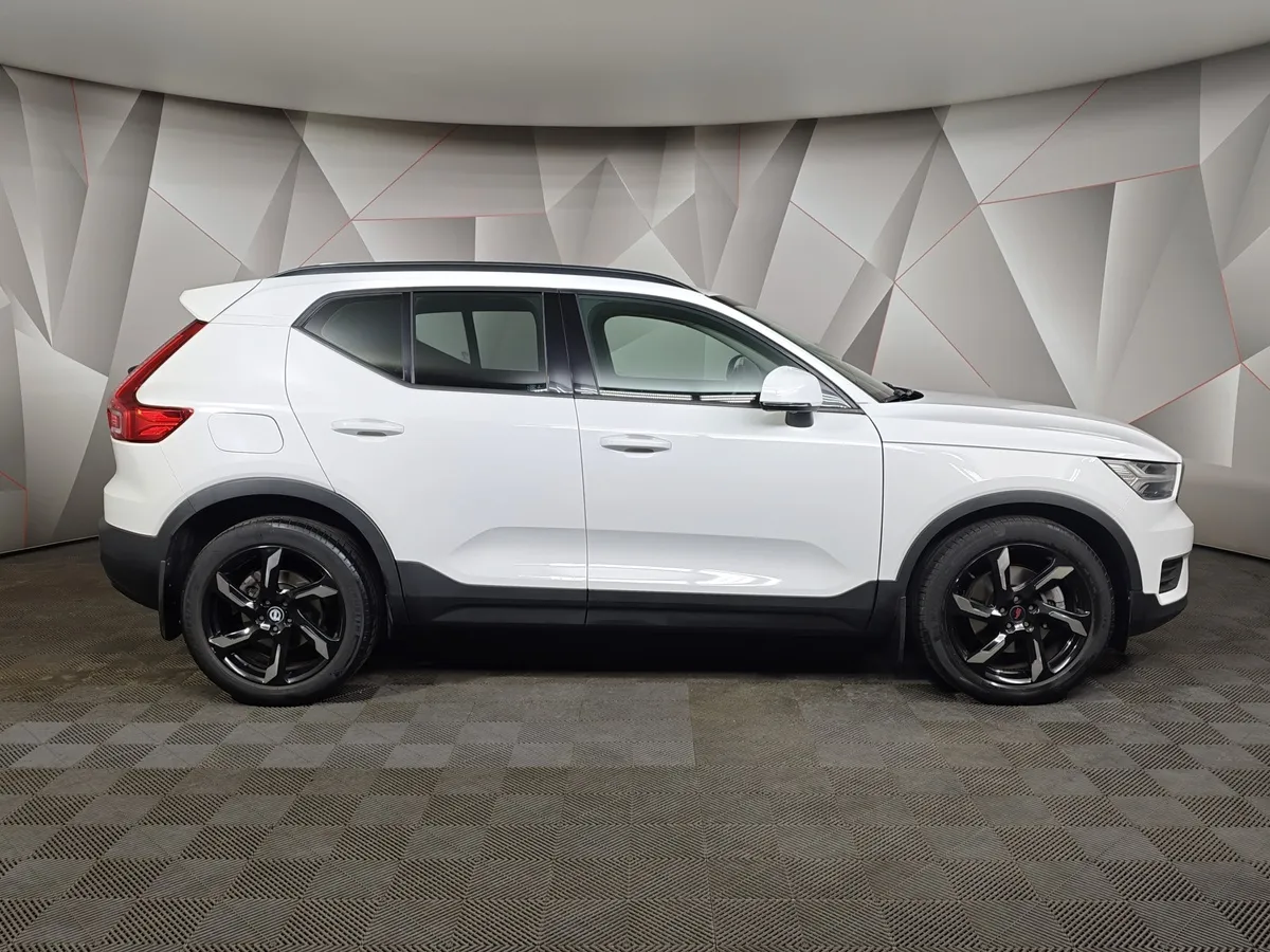 Volvo XC40 2.0 D3 Drive-E AT AWD (150 л.с.) Momentum Белый в АВИЛОН. Слайд №6