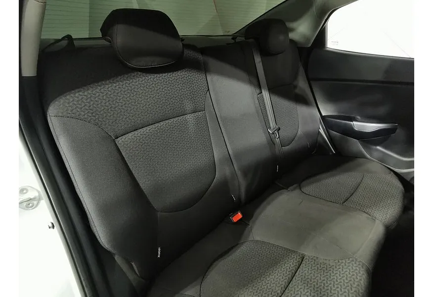 Kia Rio 1.4 MT (107 л.с.) Серебристый в АВИЛОН. Слайд №16