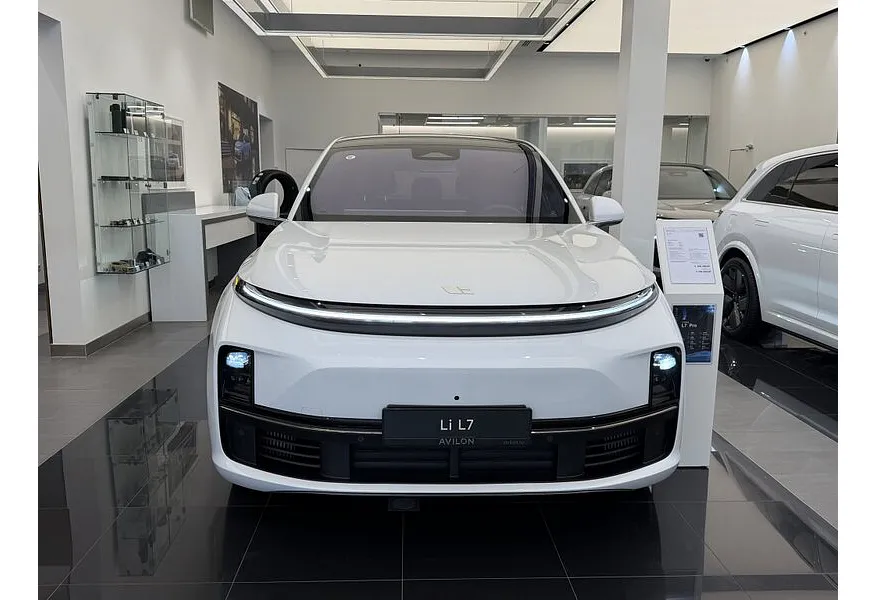 Li Auto L7 1.5 AT 4WD (449 л.с.) Pro Белый в АВИЛОН. Слайд №3