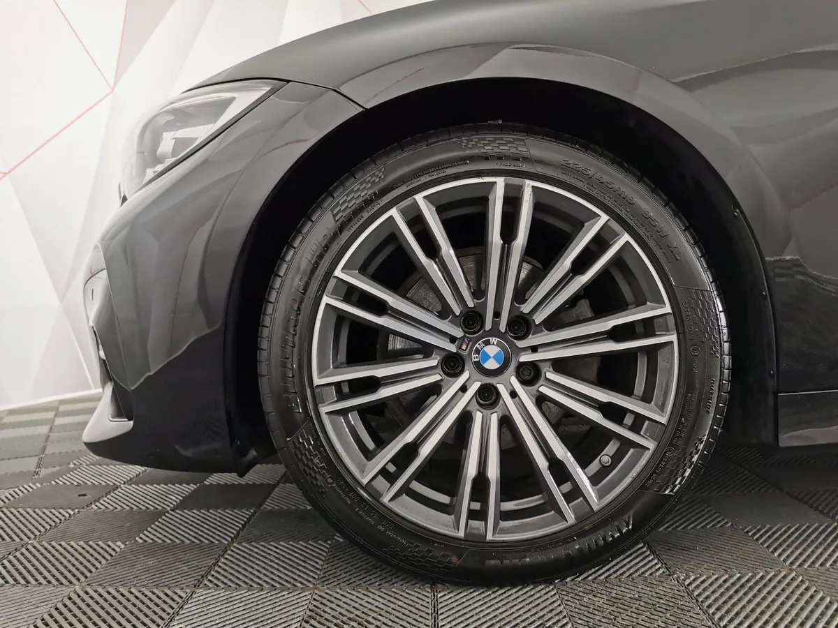 BMW 3 серия 320d xDrive (190 л.с.) M Sport Черный в АВИЛОН. Слайд №7