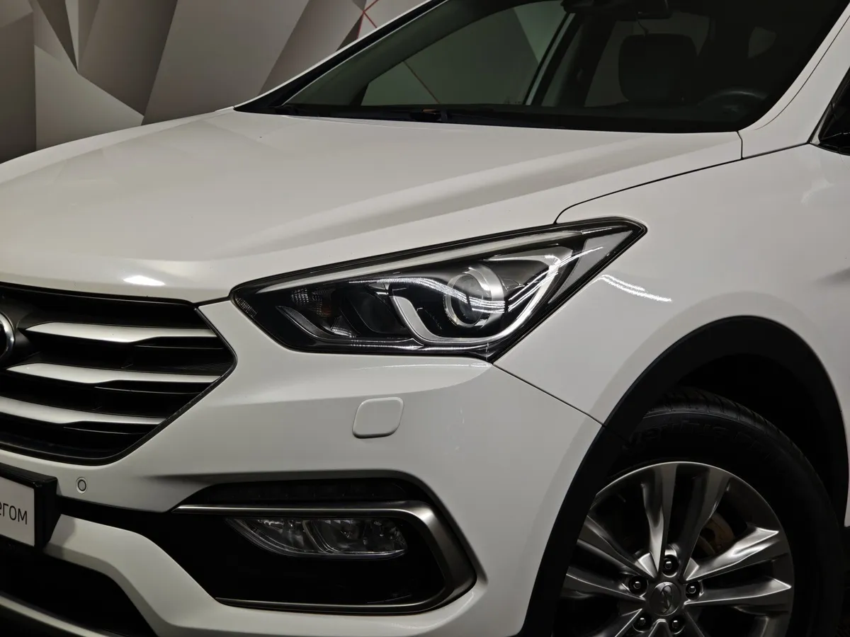 Hyundai Santa Fe 2.4 AT AWD (171 л.с.) Comfort Белый в АВИЛОН. Слайд №10
