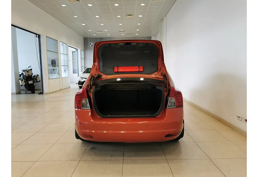 Volvo S40 2.0 Powershift (145 л.с.) Оранжевый в АВИЛОН. Слайд №12