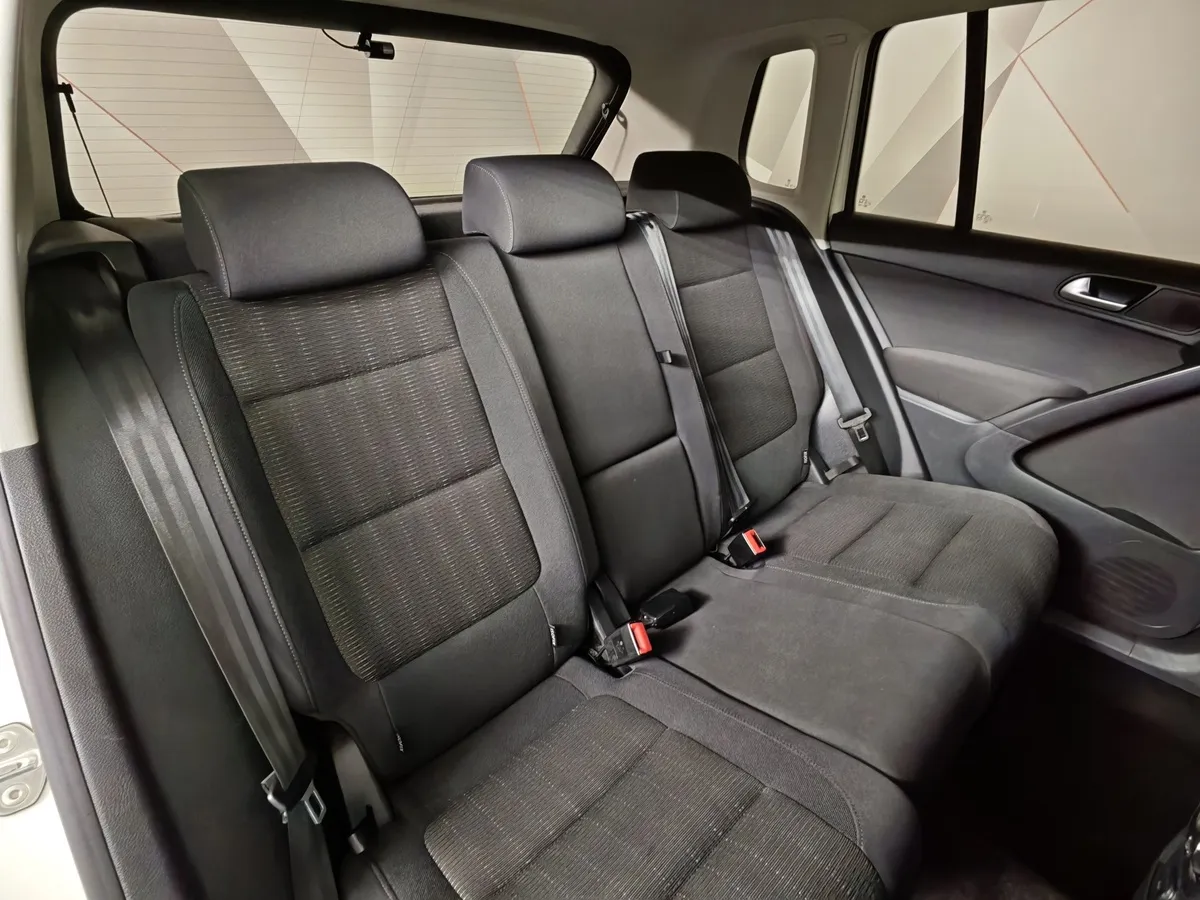 Volkswagen Tiguan 2.0 TSI 4Motion AT (170 л.с.) Track & Field Белый в АВИЛОН. Слайд №16