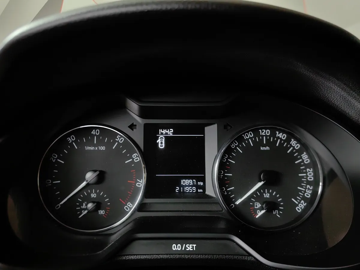 Skoda Octavia 1.6 MPI AT (110 л.с.) Красный в АВИЛОН. Слайд №17