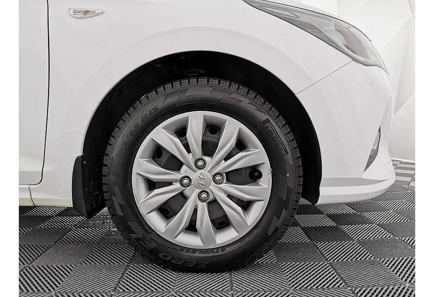 Hyundai Solaris 1.6 AT (123 л.с.) Comfort Белый в АВИЛОН. Слайд №9