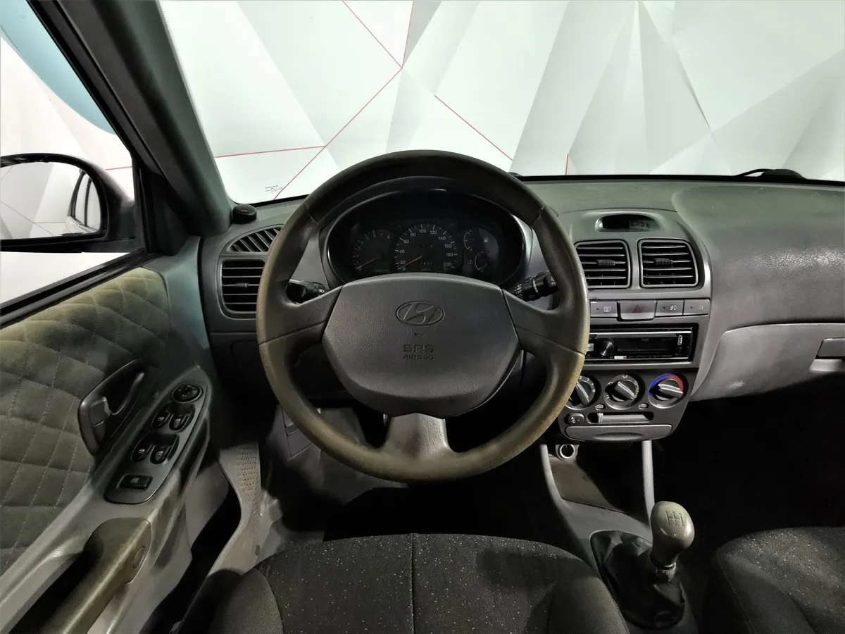 Hyundai Accent 1.5 MT (102 л.с.) Серебристый в АВИЛОН. Слайд №18