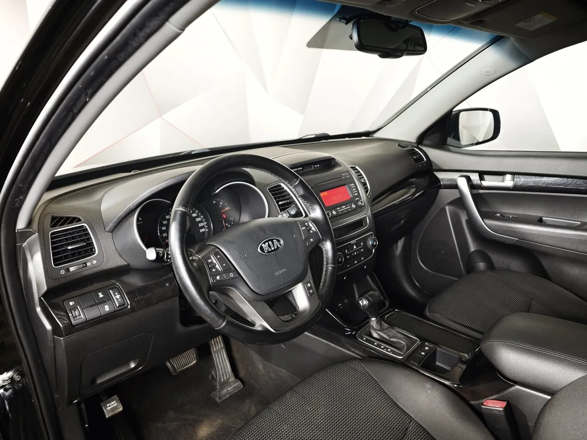 Kia Sorento 2.4 AT 4WD (175 л.с.) Luxe Черный в АВИЛОН. Слайд №18