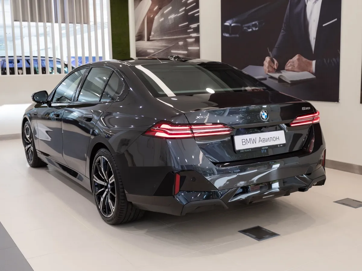 BMW 5 серия 530i xDrive AT (252 л.с.) Черный в АВИЛОН. Слайд №6 BMW 5 серия 530i xDrive AT (252 л.с.) Черный в АВИЛОН. Слайд №6