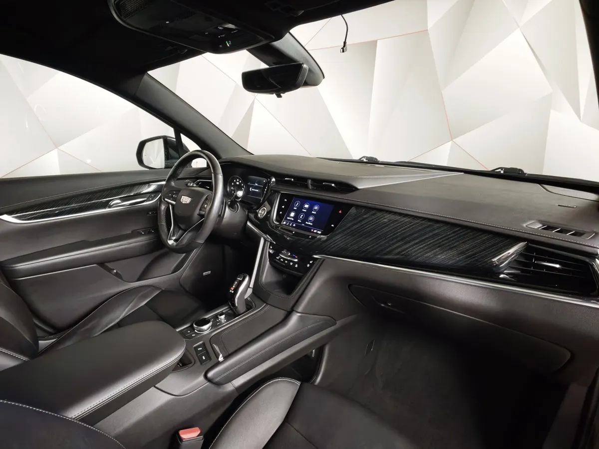 Cadillac XT6 2.0T AT AWD (200 л.с.) Sport Черный в АВИЛОН. Слайд №12