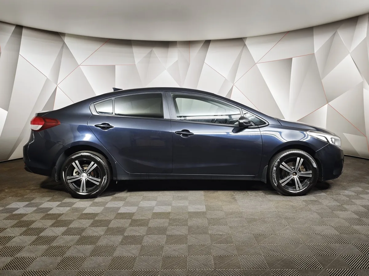 Kia Cerato 2.0 AT (150 л.с.) Синий в АВИЛОН. Слайд №6