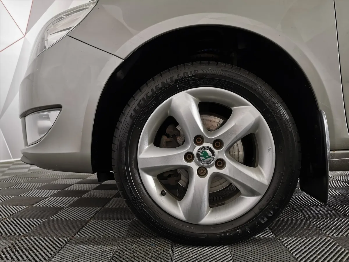 Skoda Fabia 1.6 AT (105 л.с.) Серый в АВИЛОН. Слайд №9